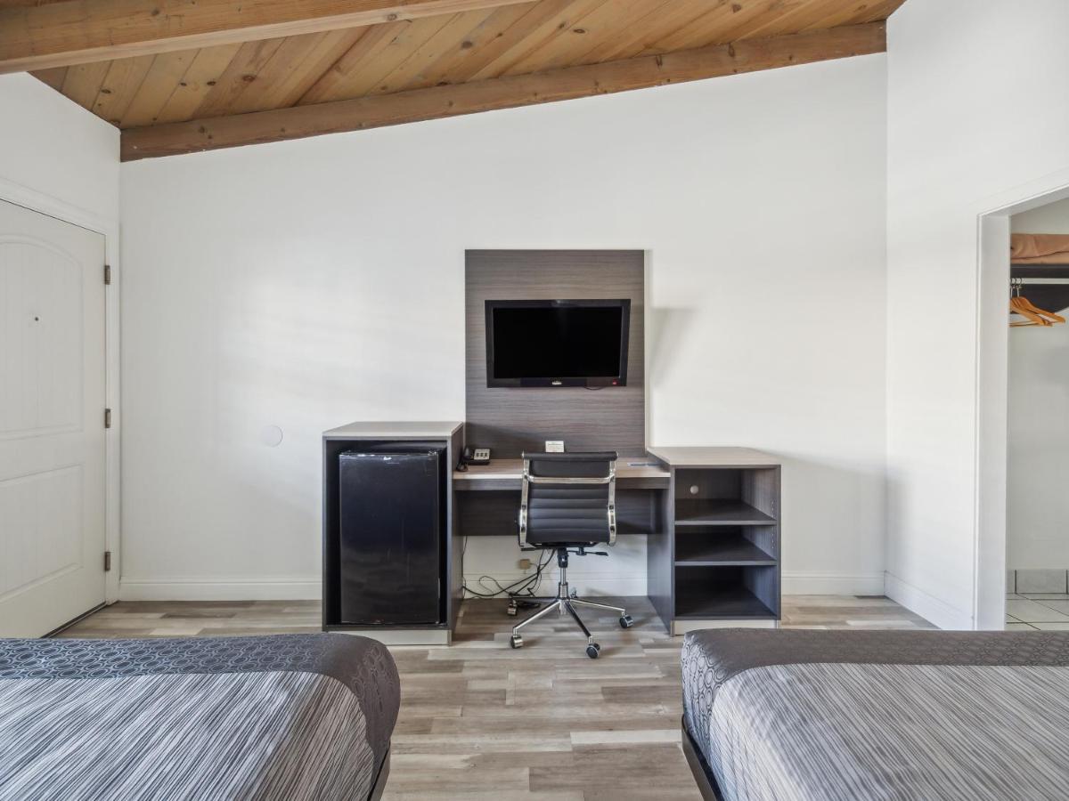 Discovery Inn Monterey Bay Сийсайд Екстериор снимка