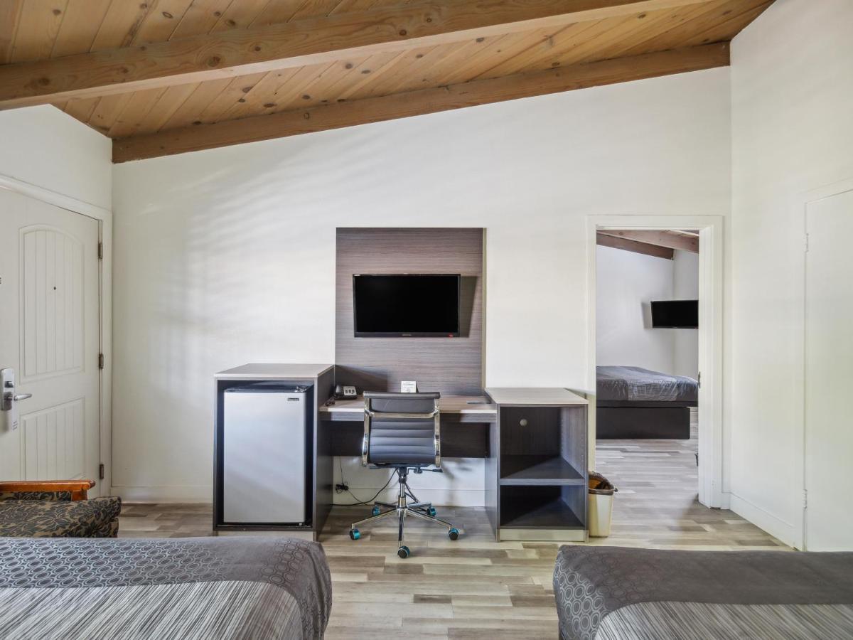 Discovery Inn Monterey Bay Сийсайд Екстериор снимка
