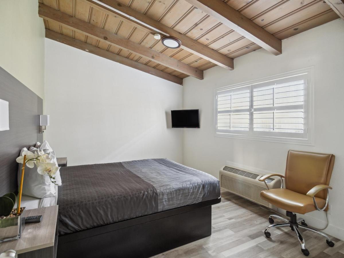 Discovery Inn Monterey Bay Сийсайд Екстериор снимка