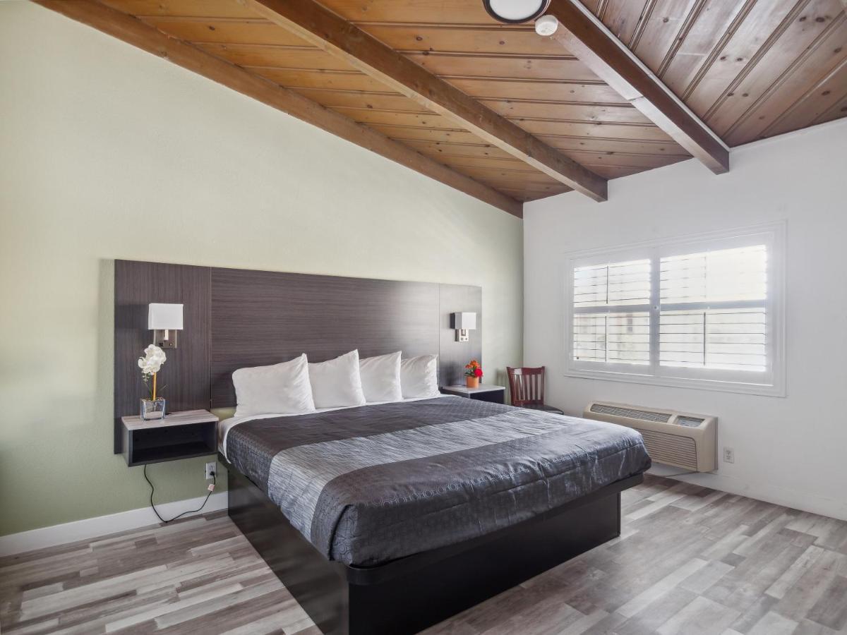 Discovery Inn Monterey Bay Сийсайд Екстериор снимка