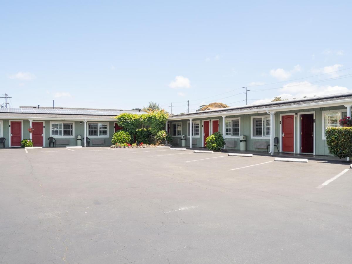 Discovery Inn Monterey Bay Сийсайд Екстериор снимка