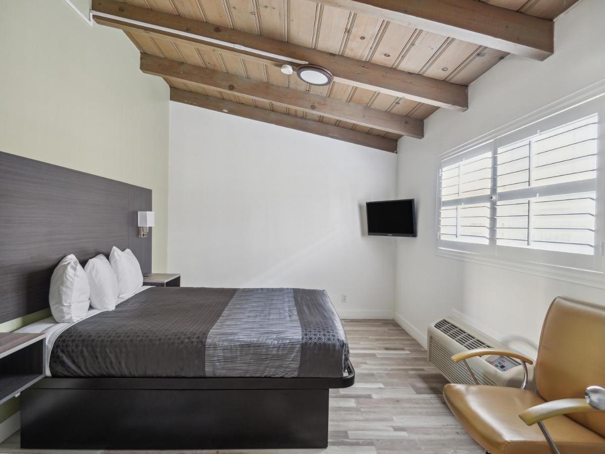 Discovery Inn Monterey Bay Сийсайд Екстериор снимка